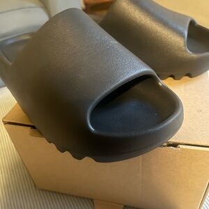 Yeezy Slide Onyx(Adidas) Size 9 Unisex Never Worn